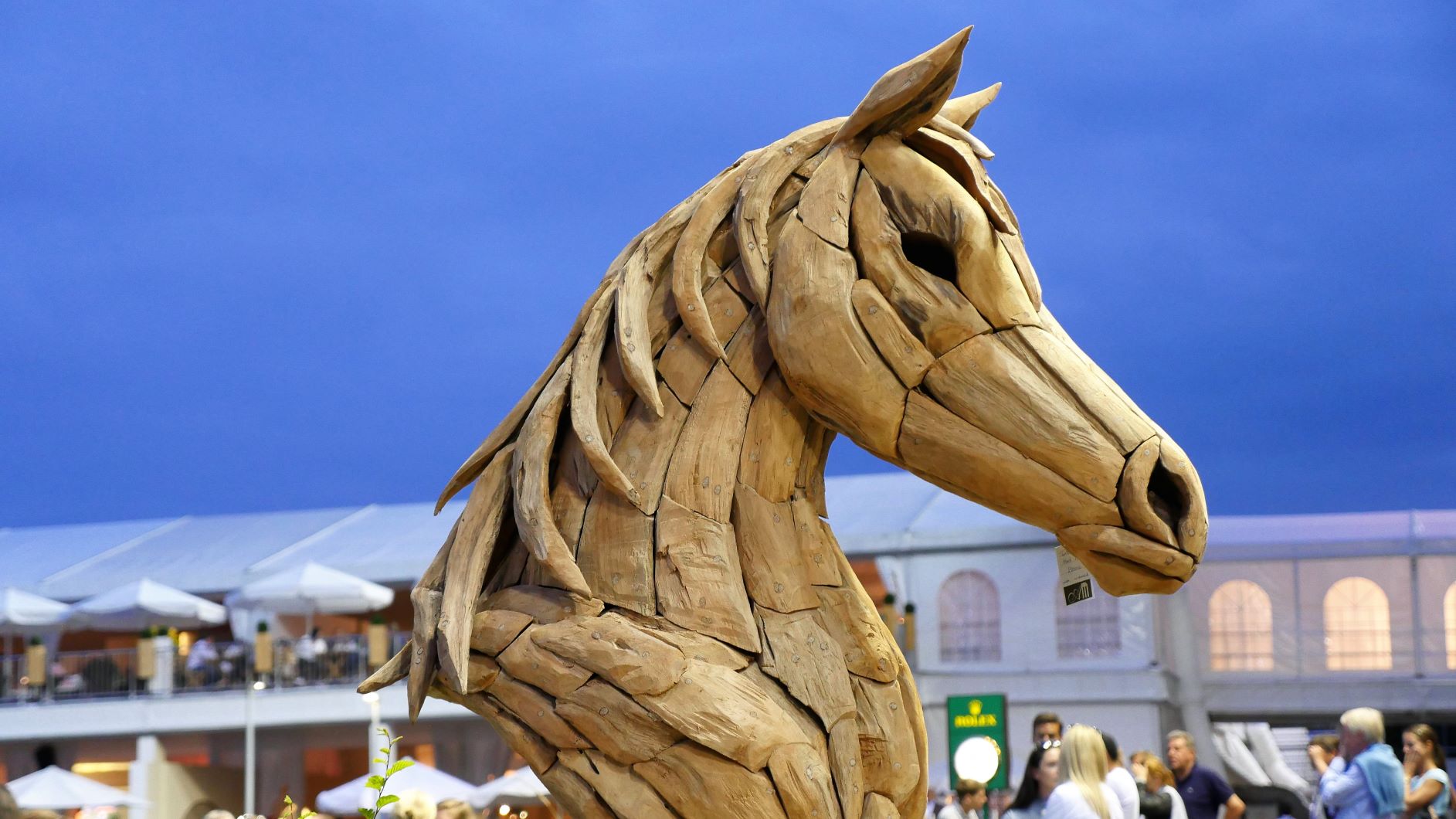 You are currently viewing Imposing creations: horses made of wood